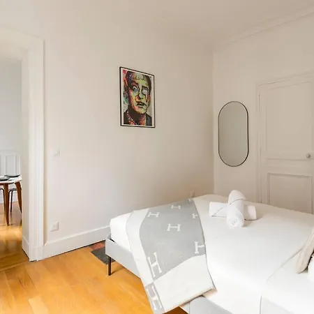 Sleepoo - Paradise 8 Paris