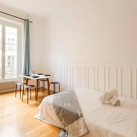 Sleepoo - Paradise 8 Paris